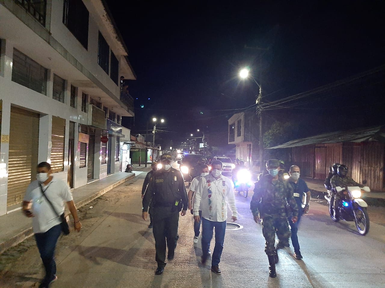 Paso a paso Gobernador de Putumayo recorrió principales calles de Puerto Asís, verificando cumplimiento toque de queda.
