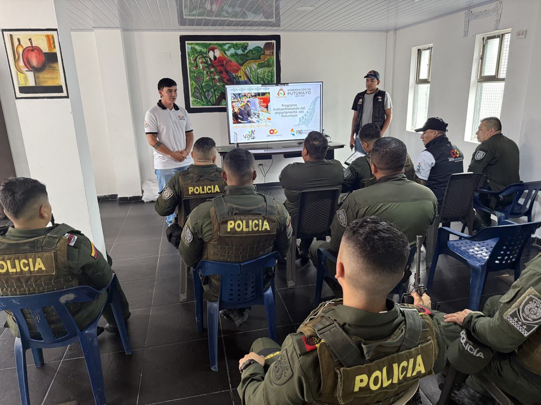 Capacitación a la Policía en Puerto Caicedo fortalece la lucha anti contrabando