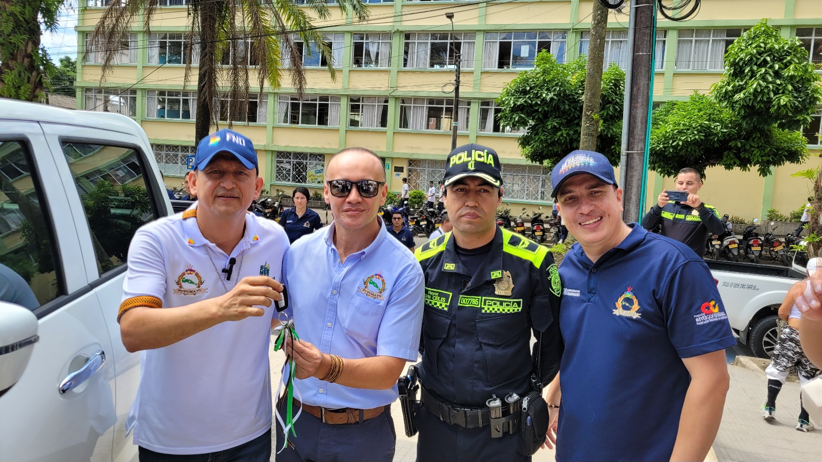 Fortalecimiento a la oficina de Rentas departamental con la entrega de un vehiculo.