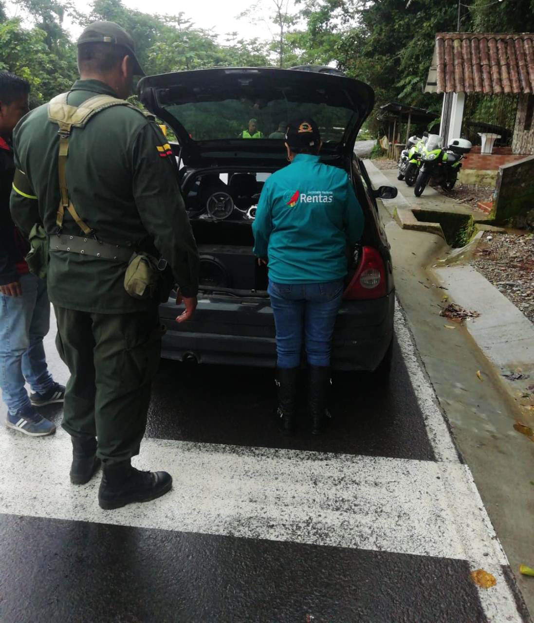 Secretaria de Hacienda Departamental aprehendió 2000 mil cajetillas de cigarrillos de contrabando en puesto de Control de la Vereda el Pepino.